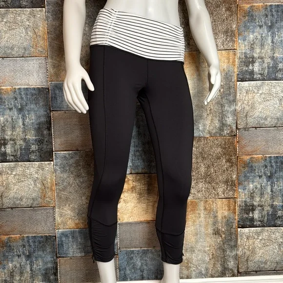 Lululemon Runday Crop Size 8 - Picture 2 of 15